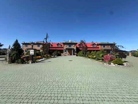 Property building, Neighbourhood, Street view, Location