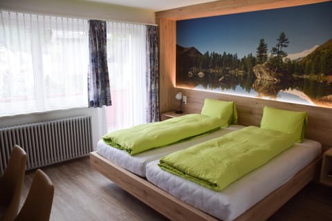 Spring, Photo of the whole room, Decorative detail