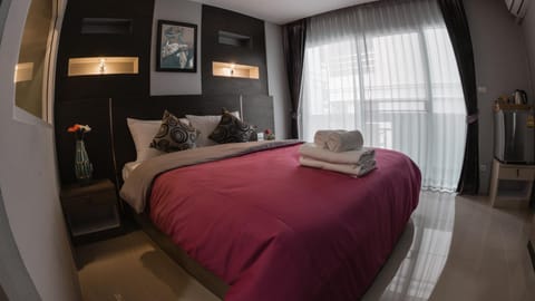 Bed, Photo of the whole room, Bedroom