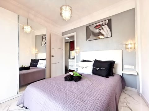 Bed, Photo of the whole room, Bedroom, wardrobe
