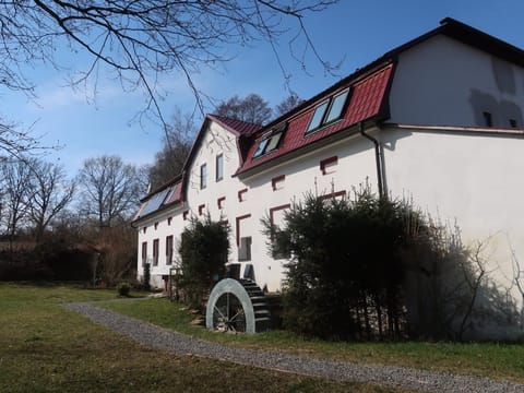 Property building, Garden, Garden view, Landmark view