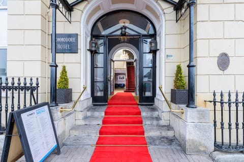 Facade/entrance