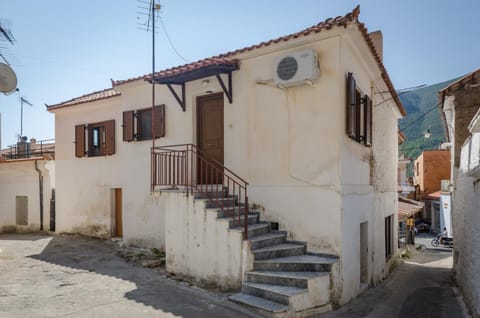 Zakka's House House in Leonidio