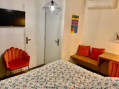 Aux Tourelles 1888 - Tres Proche Lyon #Clim #Piscine #Netflix #Parking Payant Securise Bed and Breakfast in Tassin-la-Demi-Lune