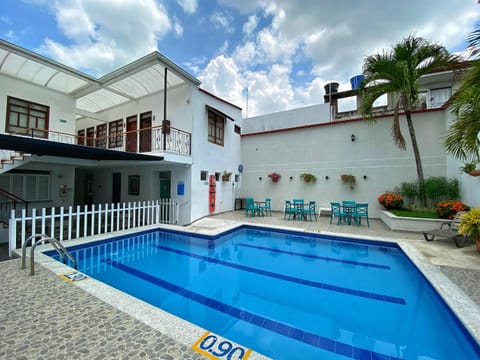 Dining area, Swimming pool
