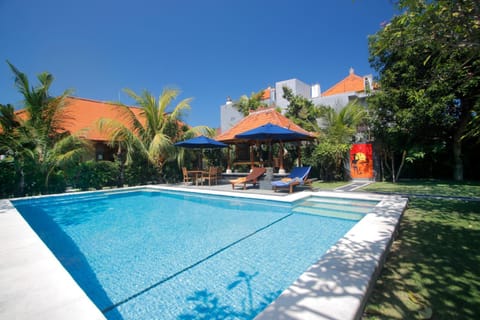 Swimming pool, Swimming pool