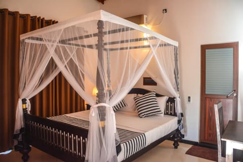 Bedroom, bunk bed