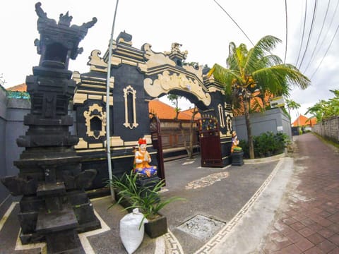 Facade/entrance