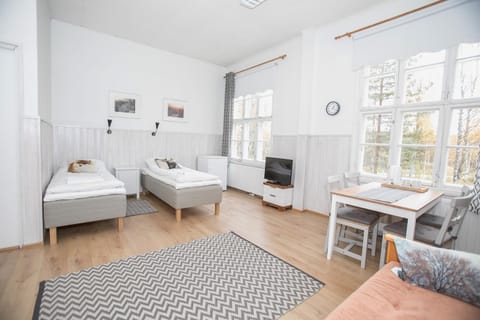 Bed, TV and multimedia, Photo of the whole room