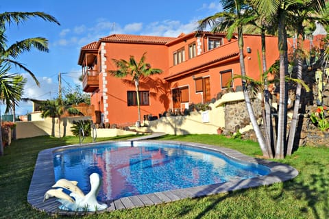 Property building, Garden, Swimming pool