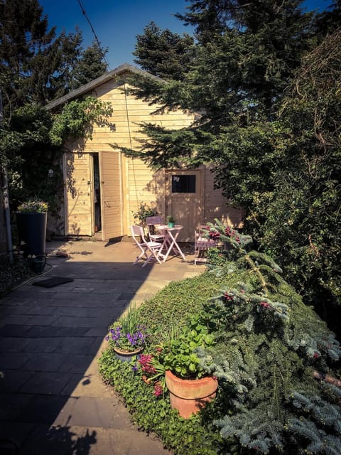 Property building, Garden, Balcony/Terrace