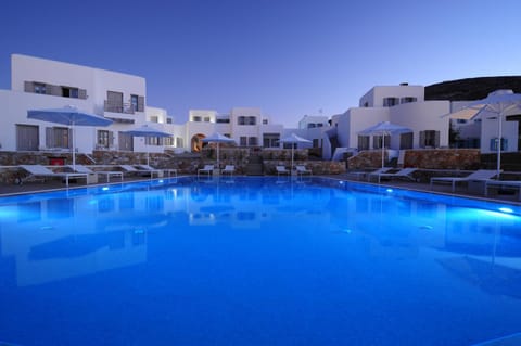 Facade/entrance, Swimming pool, Swimming pool