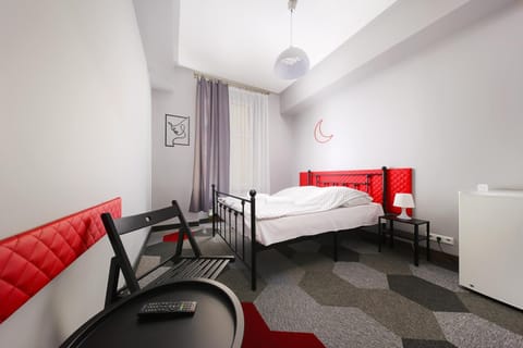 Bed, Bedroom, hair dresser, towels