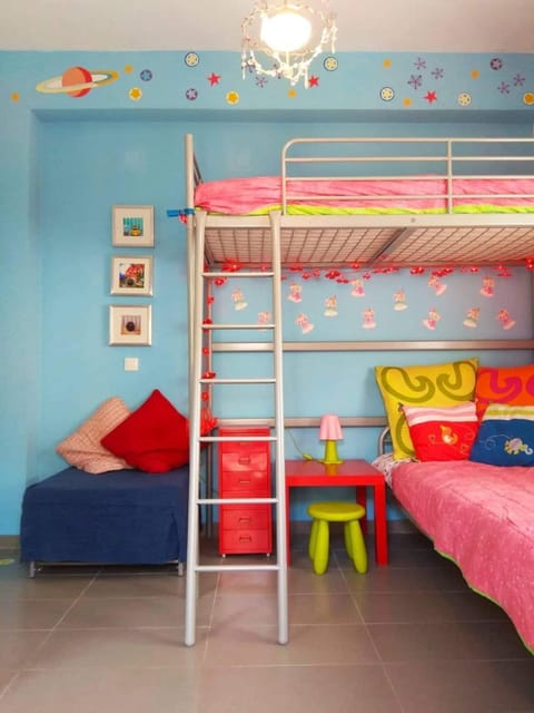 Bedroom, bunk bed