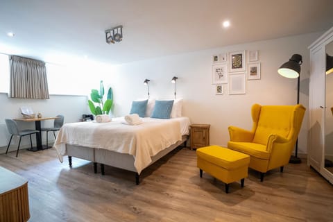 Bed, Living room, Bedroom