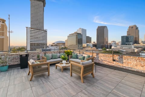 888 Baronne House in Warehouse District