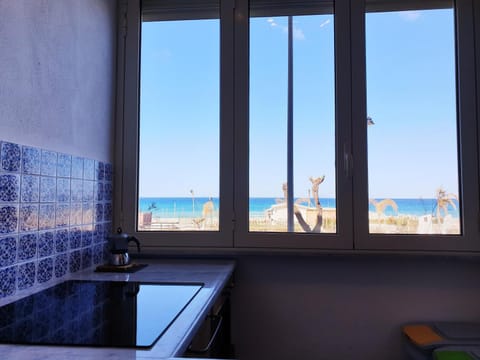 Kitchen or kitchenette, Sea view