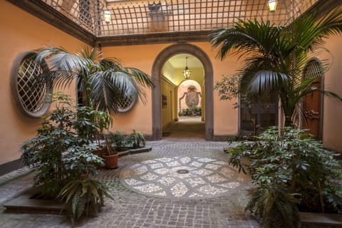 Patio, Facade/entrance