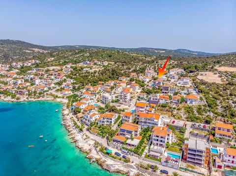 Property building, Neighbourhood, Bird's eye view, Beach, City view, Street view, Location