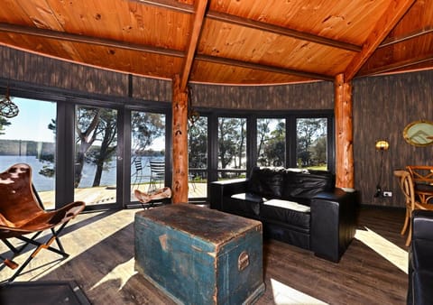 Taylors Bay Cottage House in South Bruny