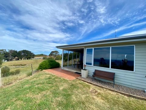 Penguin Seaside Farm House in Penguin