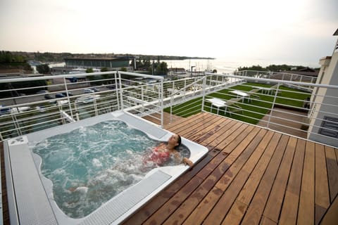 Hot Tub, Balcony/Terrace, Lake view, Swimming pool