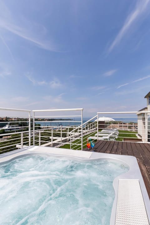 Hot Tub, Hot Tub, Balcony/Terrace, Spa and wellness centre/facilities