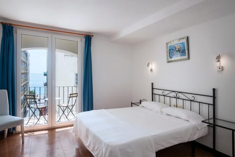 Bed, TV and multimedia, View (from property/room), Balcony/Terrace, Bedroom, hair dryier, minibar, air conditioner