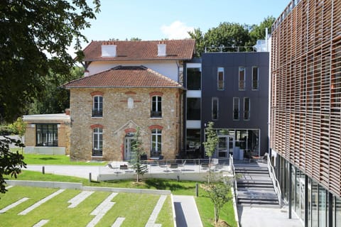 Property building, Garden, On site