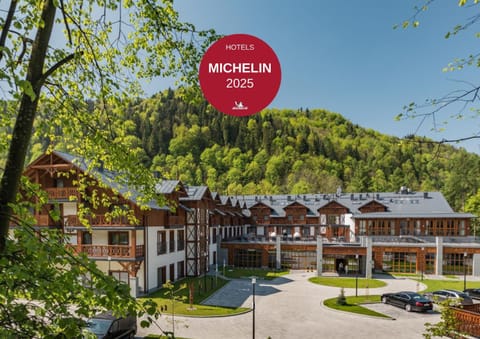 Property building, Off site, Day, Natural landscape, View (from property/room), Location, Parking