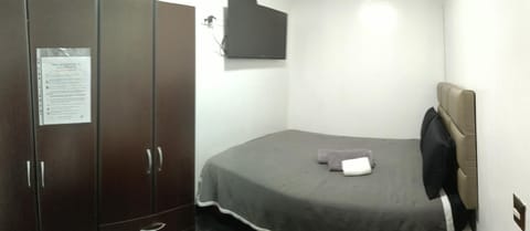Bed, TV and multimedia, Photo of the whole room, Bedroom, towels, wardrobe