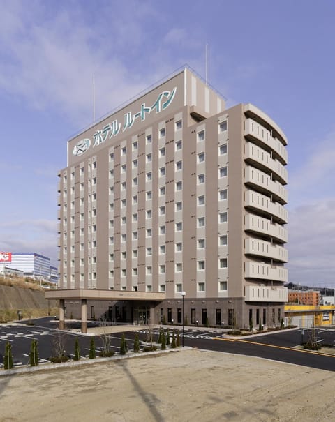 Property building, Facade/entrance, Day