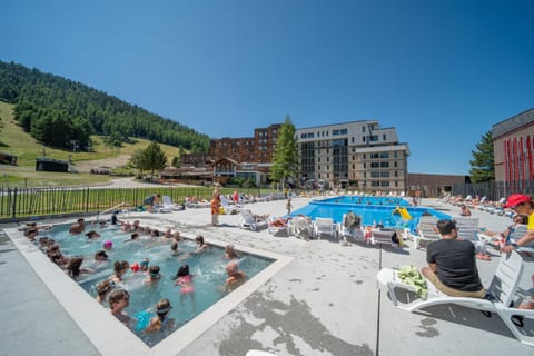 Property building, Swimming pool