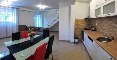 Holiday apartments Maslina Paho Apartment in Dubrovnik-Neretva County