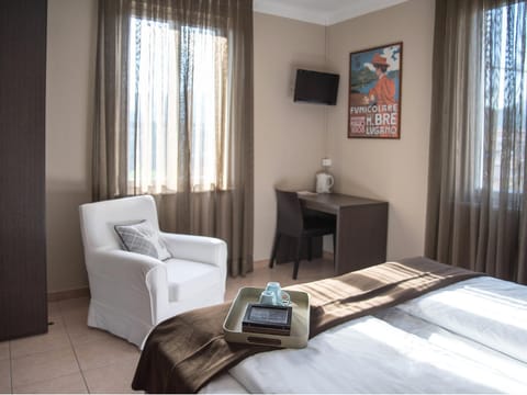 Day, Decorative detail