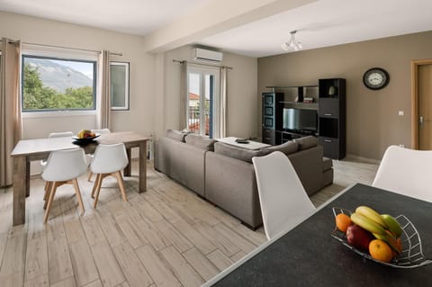 Living room, Diving