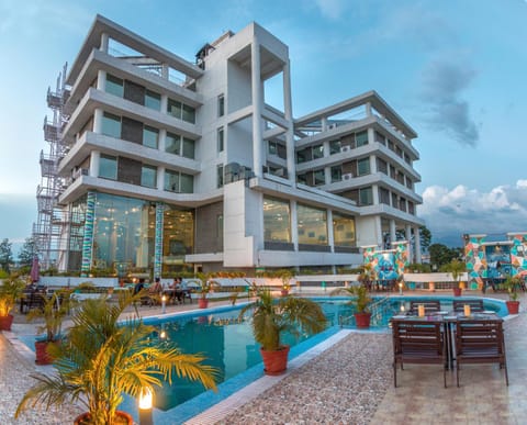 Property building, Day, Pool view, Swimming pool