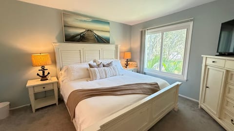 Private Beach Access 2 Pools Waterfront Oasis House in Gulfport