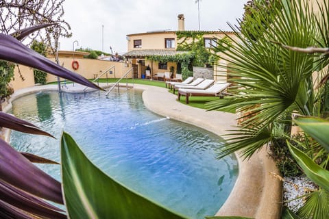 Swimming pool, Swimming pool