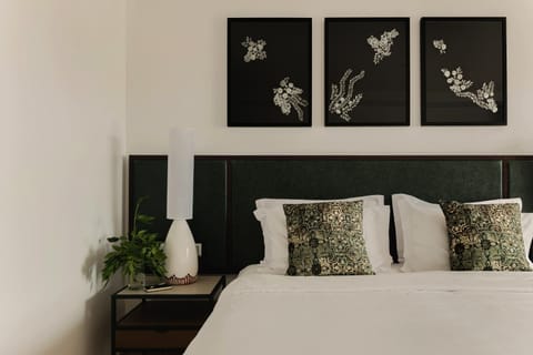 Bed, Photo of the whole room, Decorative detail, Bedroom