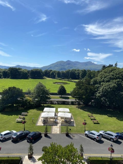 Spring, Day, Natural landscape, Garden, Landmark view, Mountain view, Parking