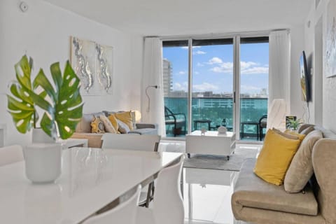 View (from property/room), Balcony/Terrace, Living room, Seating area, Dining area
