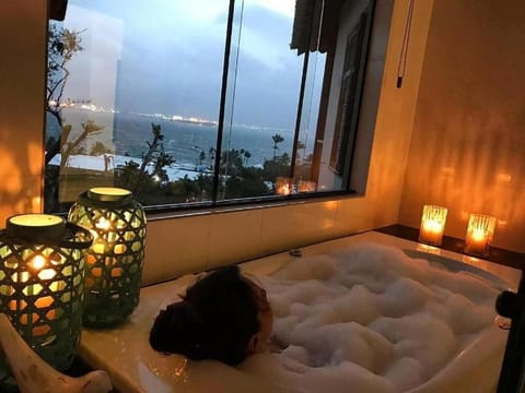 Natural landscape, Hot Tub, View (from property/room), Sea view, Bath