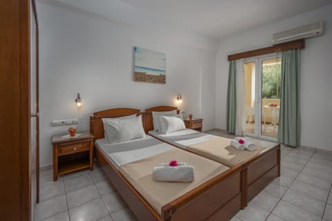 Bed, Balcony/Terrace, Photo of the whole room, Bedroom, Inner courtyard view, air conditioner