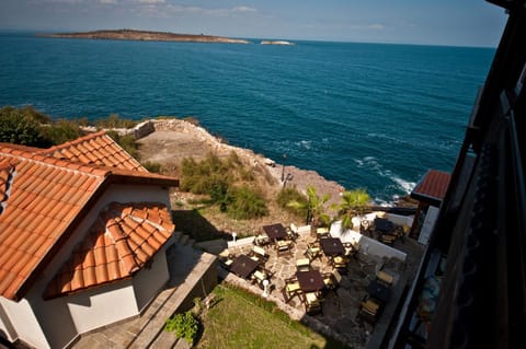 Restaurant/places to eat, Garden, Balcony/Terrace