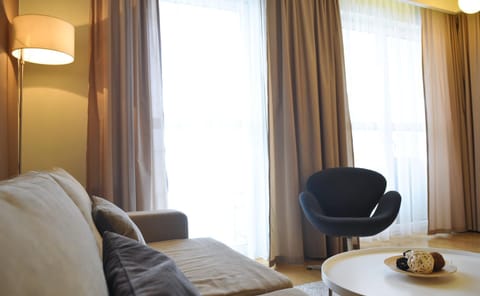 Day, Living room, Seating area