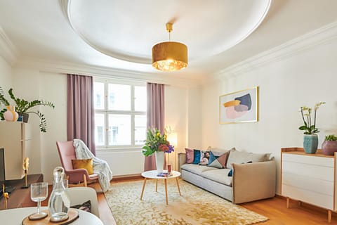 Living room, Seating area