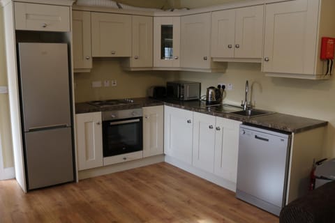 Coffee/tea facilities, Kitchen or kitchenette, dishwasher, minibar, pet friendly, toaster
