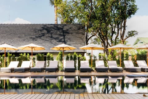 Day, Swimming pool