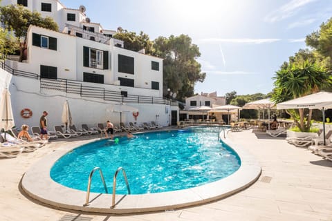 Property building, Restaurant/places to eat, Pool view, Swimming pool